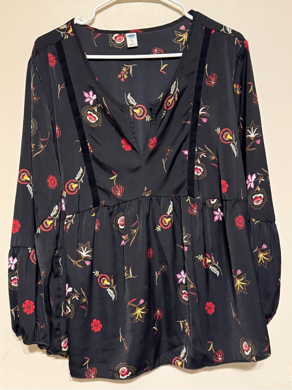 Old Navy Black Floral Long Sleeve V-Neck Peasant Top